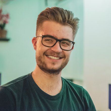 Sample Basic profile: a designer with a stack of social links
